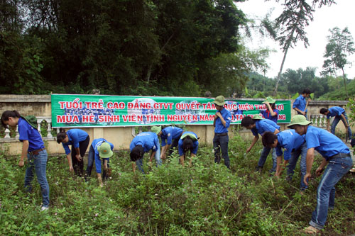 SVTN Cao đẳng GTVT hoạt động tình nguyện tại Tuyên Quang hè 2010