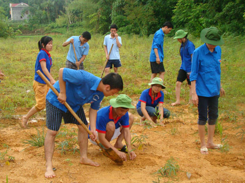 SVTN Cao đẳng GTVT hoạt động tình nguyện tại Tuyên Quang hè 2010