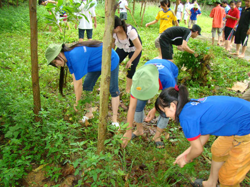 SVTN Cao đẳng GTVT hoạt động tình nguyện tại Tuyên Quang hè 2010
