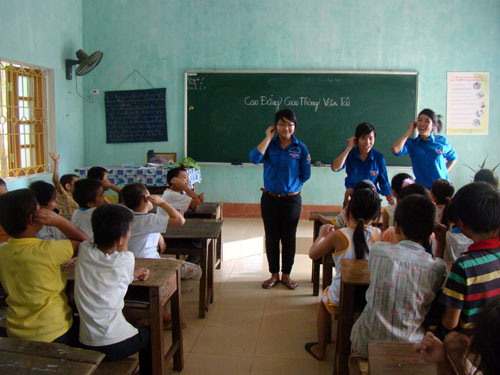 SVTN Cao đẳng GTVT hoạt động tình nguyện tại Tuyên Quang hè 2010