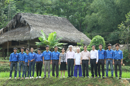 Đoàn đại biểu trường Cao đẳng GTVT thăm Làng Chẩu, xã Thắng Quân, huyện Yên Sơn, tỉnh Tuyên Quang