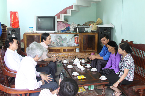 Đoàn đại biểu trường Cao đẳng GTVT thăm Làng Chẩu, xã Thắng Quân, huyện Yên Sơn, tỉnh Tuyên Quang