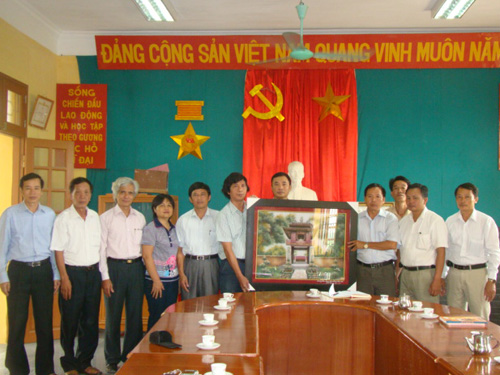 Đoàn đại biểu trường Cao đẳng GTVT về thăm Thôn Viên Đình- Ứng Hòa- Hà Đông cũ