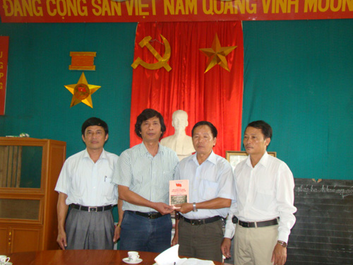 Đoàn đại biểu trường Cao đẳng GTVT về thăm Thôn Viên Đình- Ứng Hòa- Hà Đông cũ