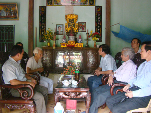 Đoàn đại biểu trường Cao đẳng GTVT về thăm Thôn Viên Đình- Ứng Hòa- Hà Đông cũ