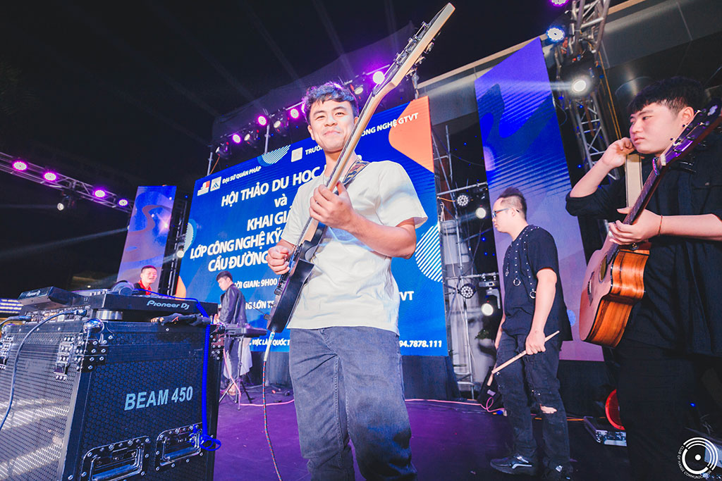 Đại nhạc hội Đêm giao thông Chào khóa 71