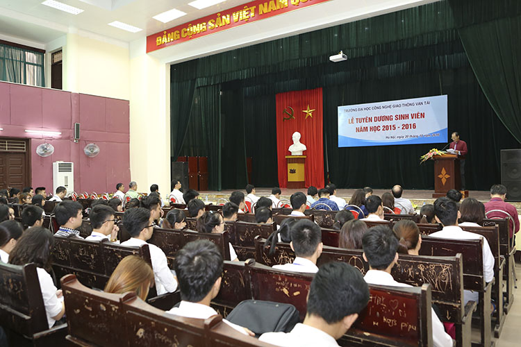 Lễ tuyên dương sinh viên tiêu biểu xuất sắc năm học 2015 - 2016
