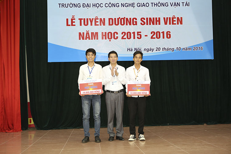 Lễ tuyên dương sinh viên tiêu biểu xuất sắc năm học 2015 - 2016