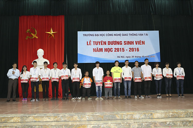Lễ tuyên dương sinh viên tiêu biểu xuất sắc năm học 2015 - 2016