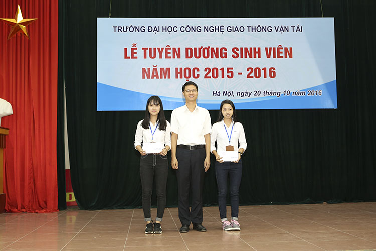 Lễ tuyên dương sinh viên tiêu biểu xuất sắc năm học 2015 - 2016