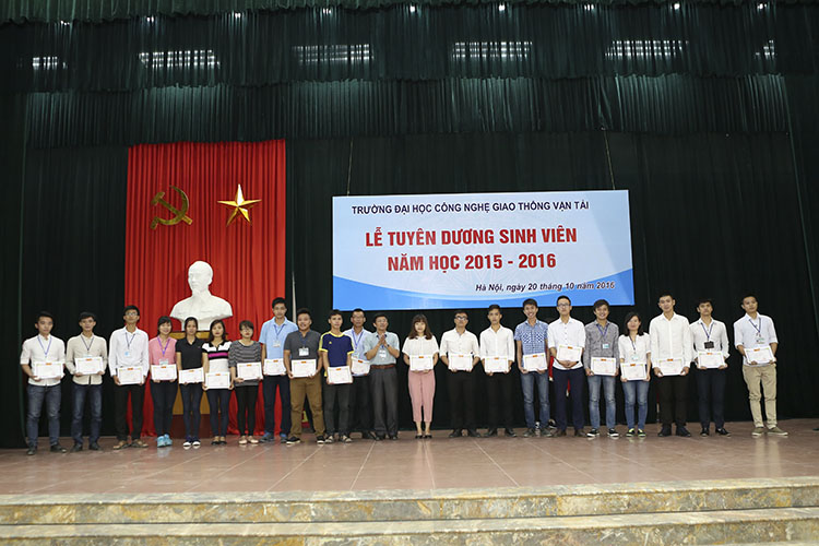 Lễ tuyên dương sinh viên tiêu biểu xuất sắc năm học 2015 - 2016
