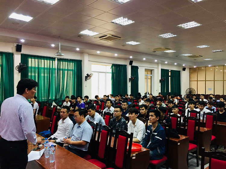 Sinh viên cơ khí UTT giao lưu với doanh nghiệp