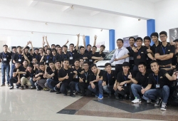 Sinh viên ngành Cơ khí ô tô tham quan thực tế tại General Motors Việt Nam