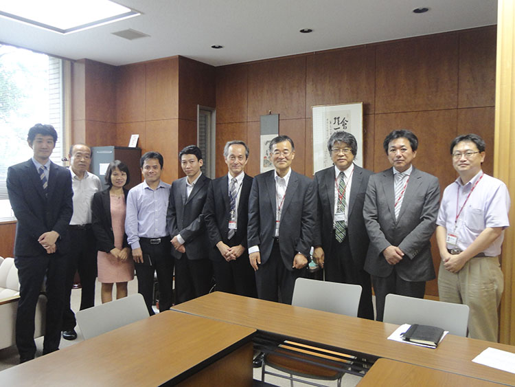 Đoàn công tác Trường Đại học Công nghệ GTVT làm việc tại Nhật Bản