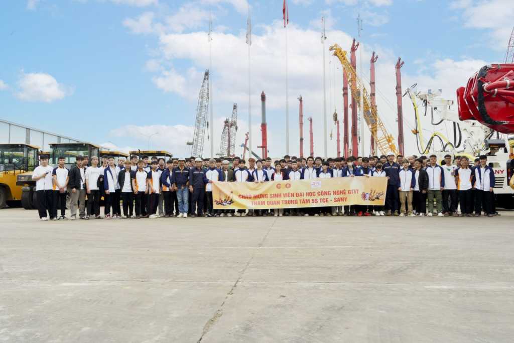 Sinh viên ngành Máy và Thiết bị tự động hóa xây dựng trải nghiệm thực tế tại Trung tâm máy xây dựng chuẩn 5S