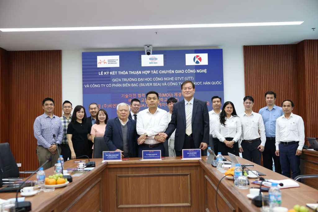 UTT Signs Technology Transfer Cooperation Agreement on the “AI-Based Crowd Density Monitoring and Warning System” Project with Vietnamese–Korean Enterprises