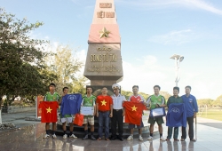 Đại biểu Trường Đại học Công nghệ GTVT thăm hỏi, tặng quà, động viên chiến sỹ và nhân dân Đảo Song Tử Tây - Quần đảo Trường Sa thân yêu