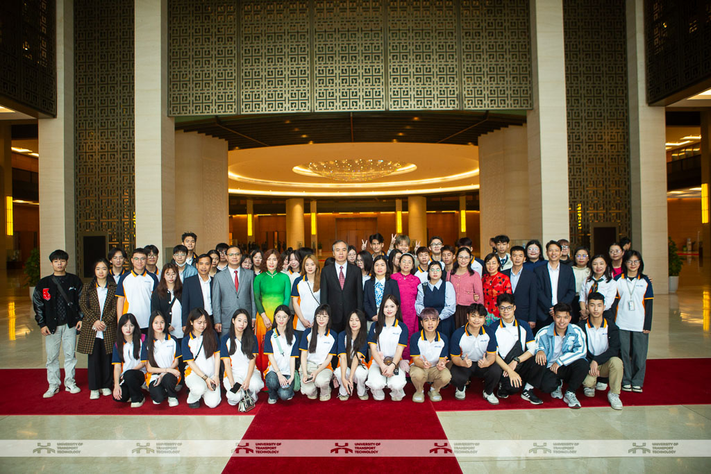 Hành trình trải nghiệm: Kết nối thực tiễn, hướng đến tương lai của tân sinh viên K75 Khoa Luật-Chính trị