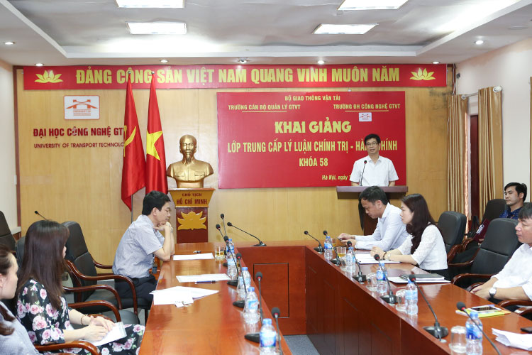 Khai giảng lớp Trung cấp lý luận Chính trị - Hành chính K58