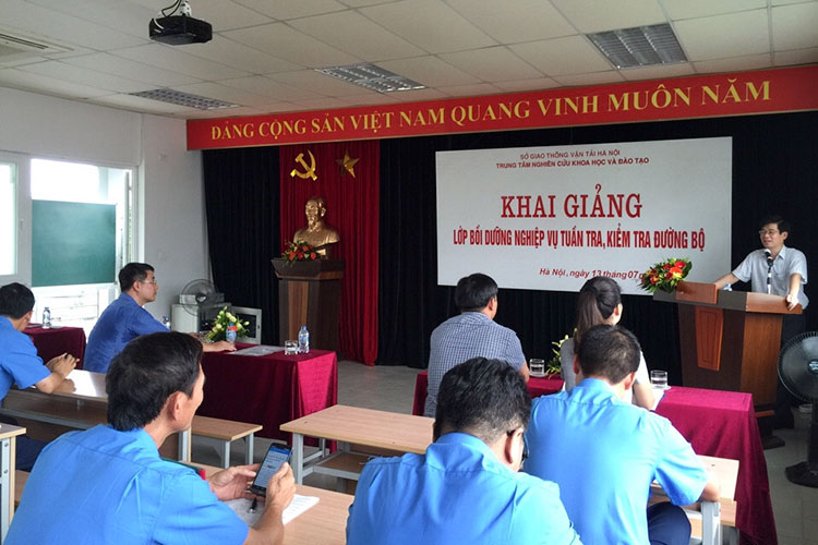 Khai giảng lớp Bồi dưỡng nghiệp vụ tuần tra, kiểm tra đường bộ cho lực lượng Thanh tra giao thông vận tải Hà Nội