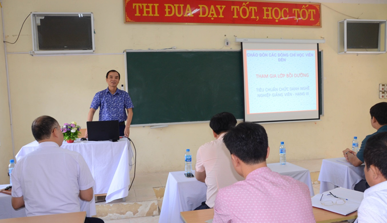 Khai giảng lớp bồi dưỡng theo tiêu chuẩn chức danh nghề nghiệp giảng viên hạng III