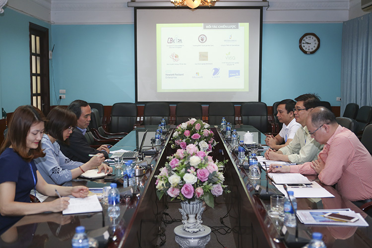 UTT làm việc với Sở Thông tin và Truyền thông Hà Nội về hỗ trợ các dự án Khởi nghiệp