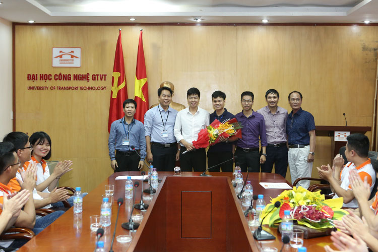 Tuyên dương các giảng viên hướng dẫn đội tuyển sinh viên UTT giành thắng lợi lớn tại giải Olympic Cơ học toàn quốc lần thứ XXIX - 2017