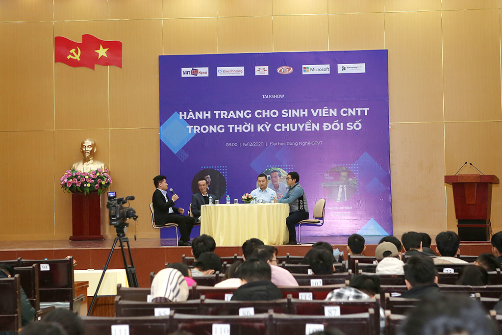 Talkshow Hành trang cho sinh viên Công nghệ thông tin trong thời kỳ chuyển đổi số