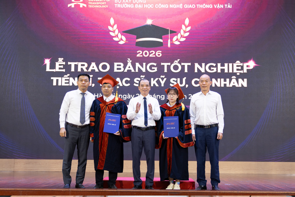 Trường Đại học Công nghệ GTVT tổ chức Lễ trao bằng tốt nghiệp đợt 1 năm 2026