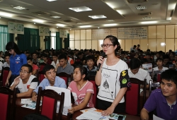 Hội thảo \"TOEIC FOR CAREER 2015 - Kỹ năng phỏng vấn thành công\" thu hút hơn 300 sinh viên tham gia