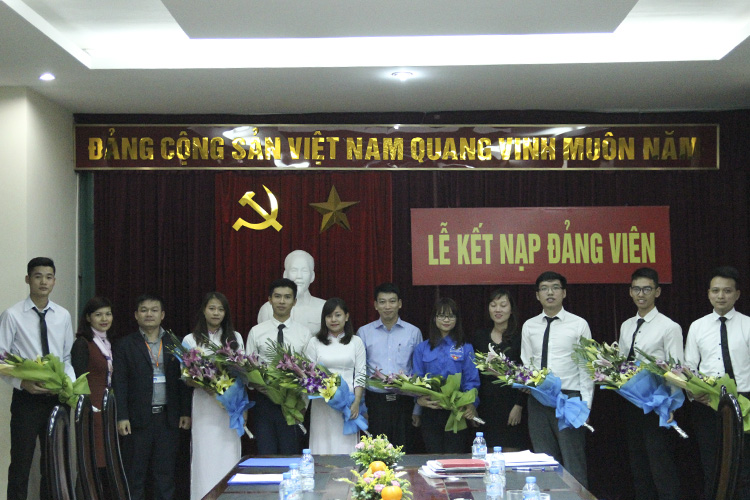 Lễ kết nạp Đảng viên sinh viên Kỷ niệm 70 năm ngày thành lập Trường và 54 năm ngày Bác Hồ về thăm Trường