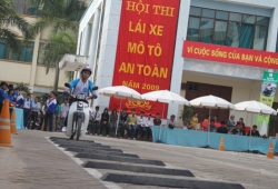 Sôi nổi Hội thi Lái xe mô tô an toàn năm 2009
