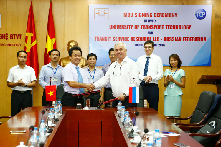 Lễ ký biên bản thỏa thuận hợp tác giữa Công ty Transit Service Resource (TSR) – Liên Bang Nga và Trường Đại học Công nghệ GTVT