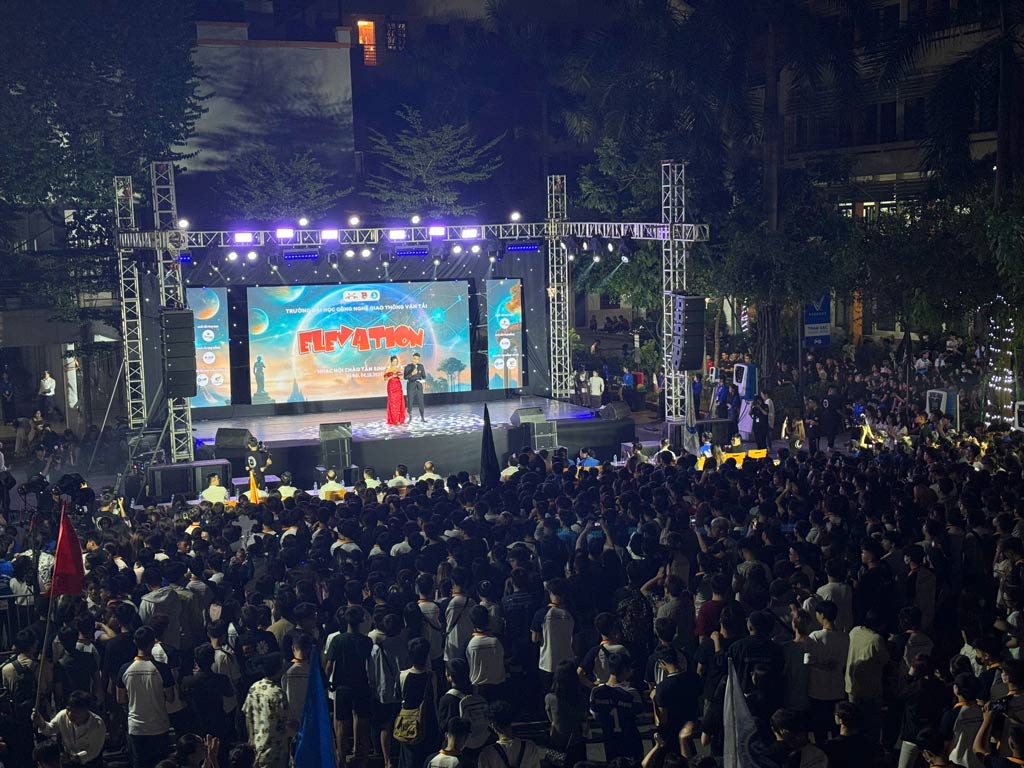 Ấn tượng đêm nhạc hội chào tân sinh viên K75