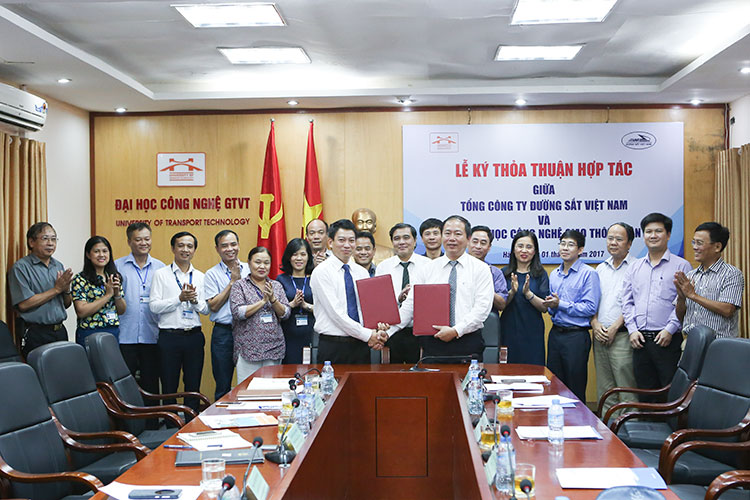 Trường Đại học Công nghệ GTVT ký hợp tác chiến lược với Tổng công ty Đường sắt Việt Nam- VNR