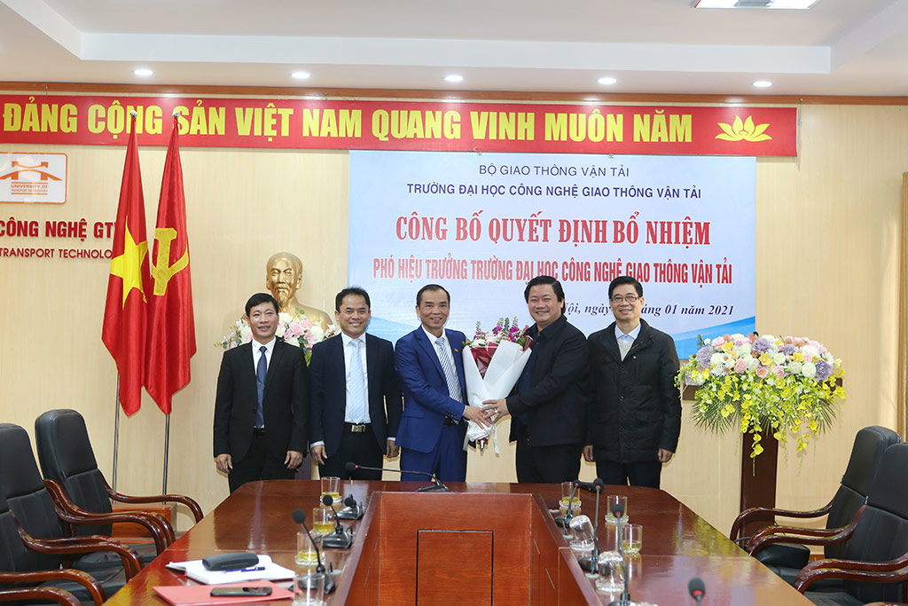 Công bố Quyết định bổ nhiệm Phó hiệu trưởng Trường Đại học Công nghệ GTVT nhiệm kỳ 2020-2025