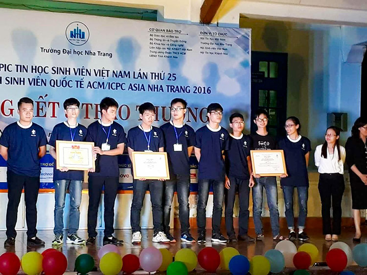 Lễ Tuyên dương sinh viên đạt thành tích tại kỳ thi Olympic Tin học sinh viên Việt Nam lần thứ 25
