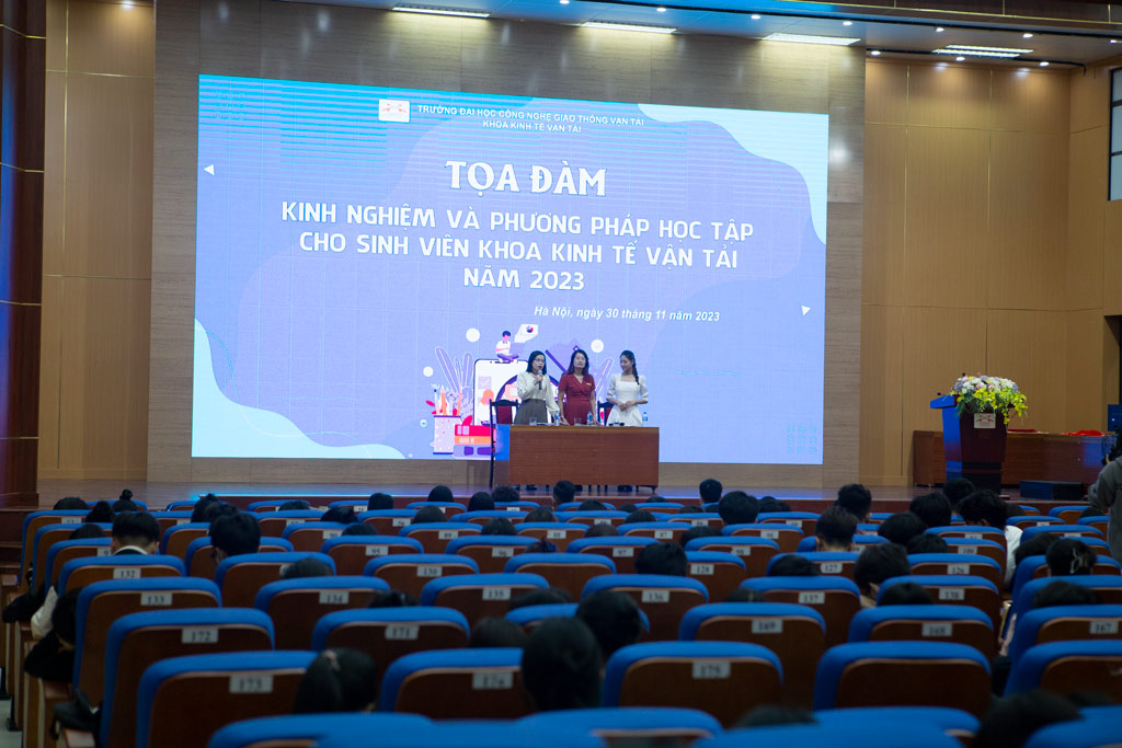 Toạ đàm chia sẻ kinh nghiệm và phương pháp học tập cho sinh viên Khoa Kinh tế vận tải năm 2023