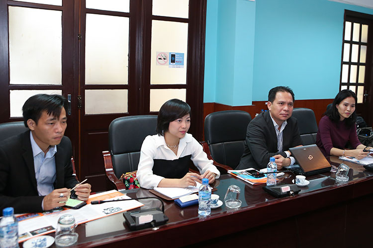 Tiếp và làm việc với Công ty Siemens