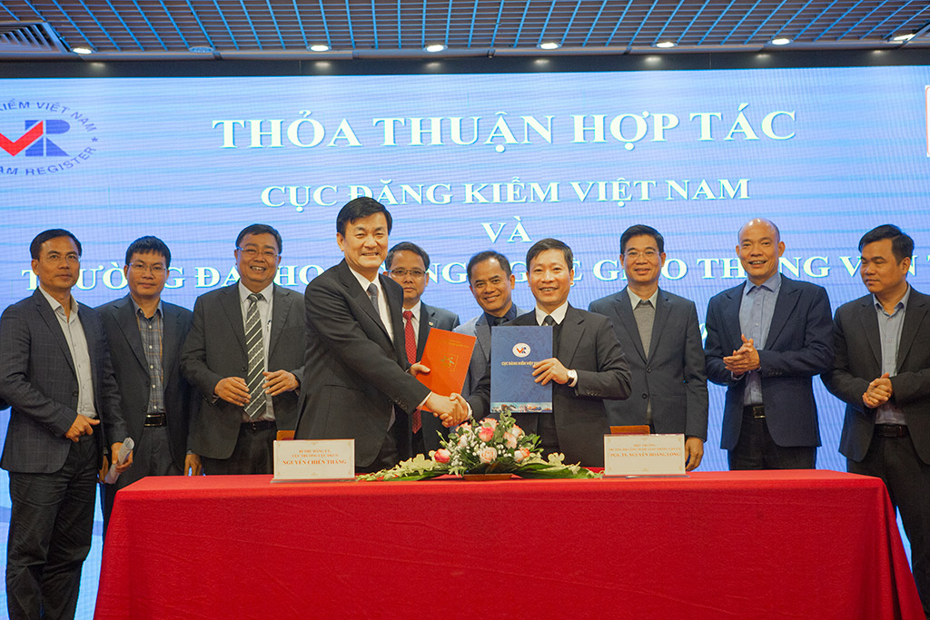 Trường ĐH Công nghệ GTVT (UTT) ký kết hợp tác với Cục Đăng kiểm Việt Nam