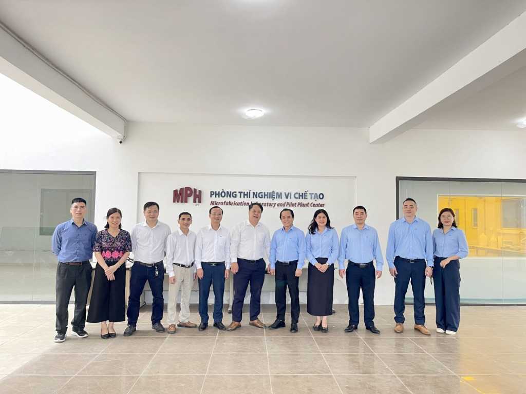 UTT – NACENTECH Collaborate in Training and Scientific Research on Semiconductor Integrated Circuits for Applications in Transport and Construction