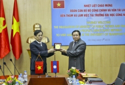 Đoàn đại biểu Bộ công chính và Vận tải Lào đến thăm và làm việc tại Trường