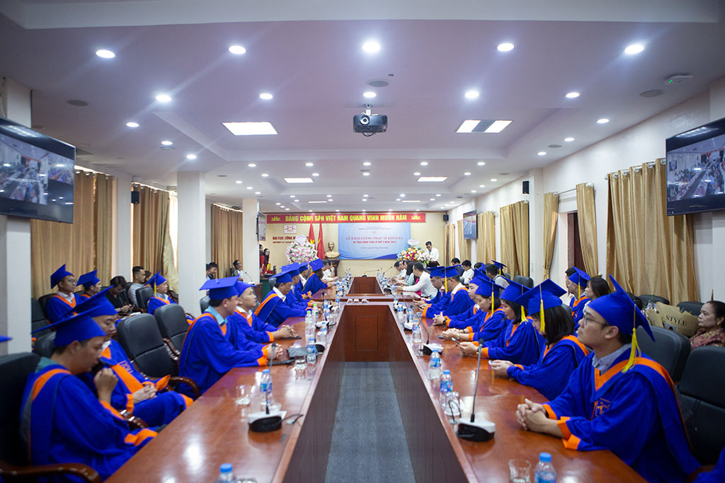 Lễ khai giảng Thạc sĩ Khóa 9.1 và trao bằng Thạc sĩ Đợt 2 năm 2023