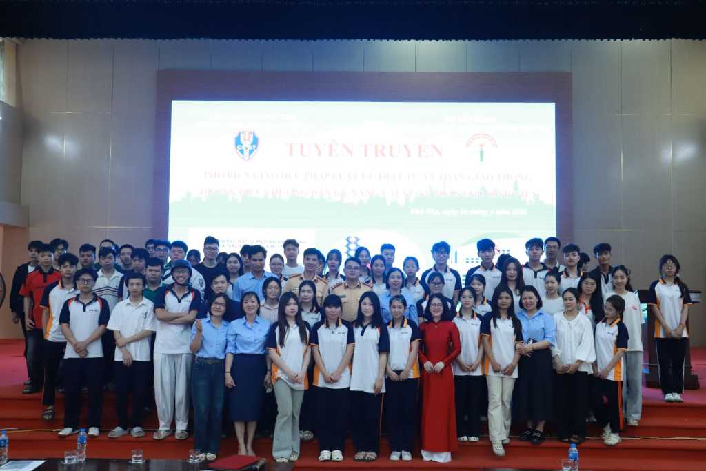 Trường Đại học Công nghệ GTVT tổ chức tuyên truyền pháp luật về trật tự, an toàn giao thông tại Cơ sở Phú Thọ