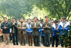 Đoàn CB- ĐVTN của trường thăm quan khu di tích lịch sử Đá Chông- K9