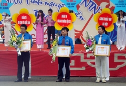 Đoàn trường được Chủ tịch UBND TP Hà Nội tặng bằng khen tháng Thanh niên năm 2010