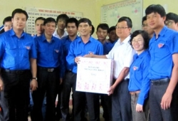 Bí thư TW Đoàn đến thăm và động viên Đội SVTN trường Đại học Công nghệ GTVT tại Thái Nguyên