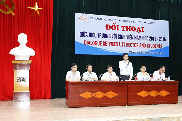 Chương trình Đối thoại giữa Hiệu trưởng và sinh viên năm học 2015 - 2016