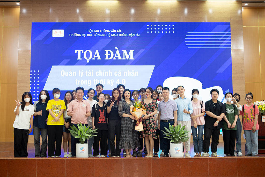 Chia sẻ về quản lý tài chính cá nhân trong thời đại 4.0 cho sinh viên UTT