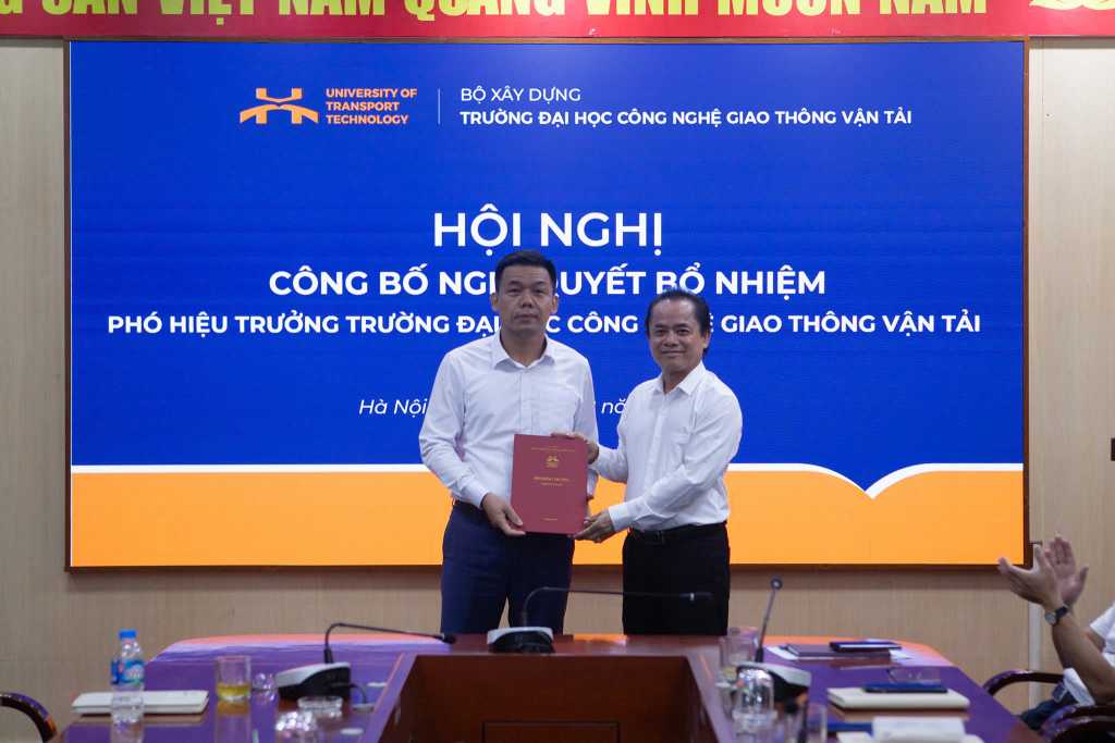 Hội nghị công bố Nghị quyết bổ nhiệm Phó Hiệu trưởng Trường Đại học Công nghệ GTVT